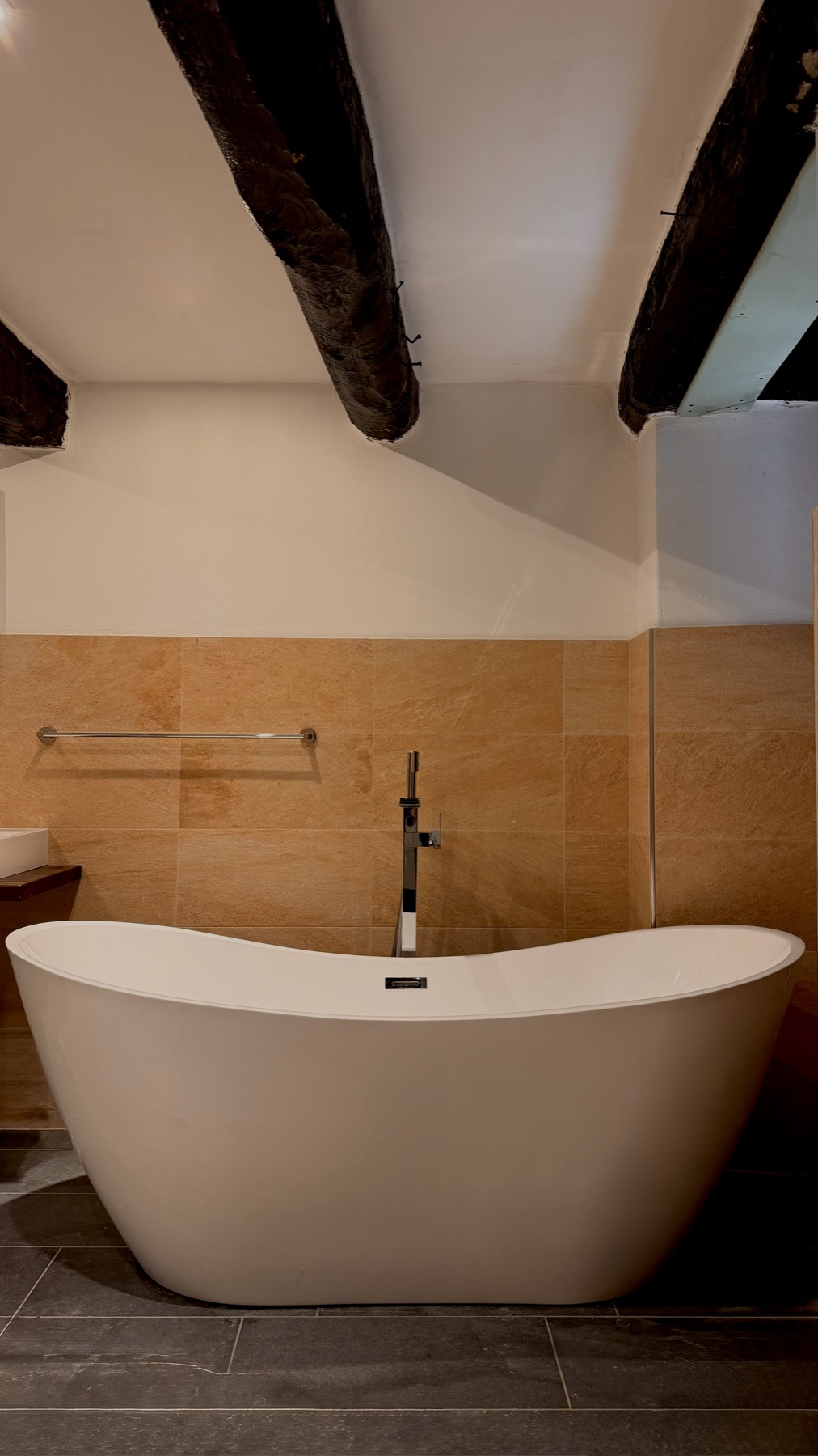 Bathtub under beams